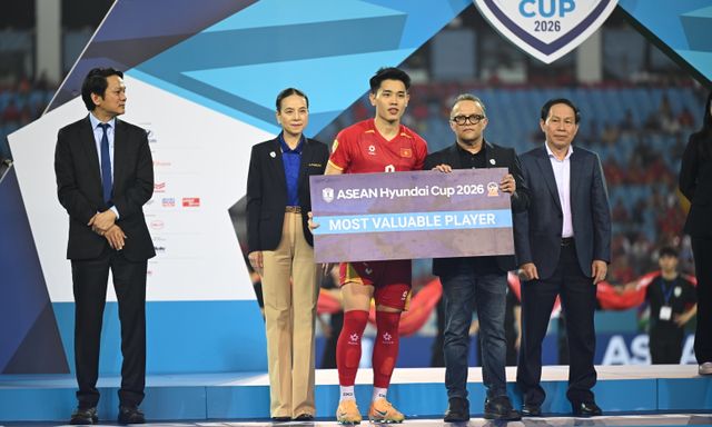 ĐT Việt Nam thâu tóm danh hiệu cá nhân ASEAN Cup: Đình Bắc giành cú đúp giải thưởng, Lê Giang Patrik là thủ môn xuất sắc