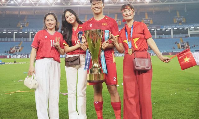 Mẹ Thành Chung xúc động kể về biến cố gia đình , phải giấu nhẹm để anh yên tâm thi đấu giành chức vô địch ASEAN Cup