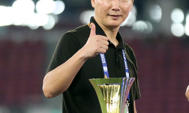 Vợ HLV Kim Sang-sik muốn sang Việt Nam sống, ông Kim trêu: “Giá nhà ở Hà Nội cao quá, chưa mua được” 
