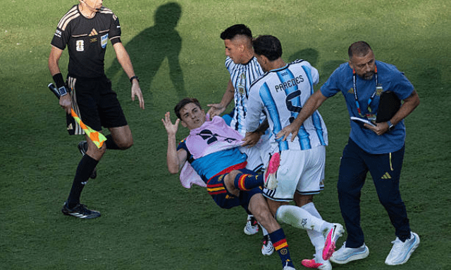 FIFA giảm án cho loạt cầu thủ Argentina sau màn hỗn chiến tai tiếng ở chung kết World Cup 2026