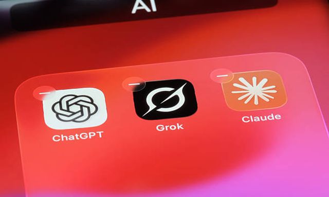 Claude, ChatGPT và Grok sập trên toàn cầu