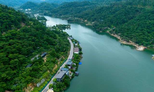 Toàn cảnh hồ Đồng Đò: Loạt villa, homestay cửa đóng then cài trước đợt phá dỡ