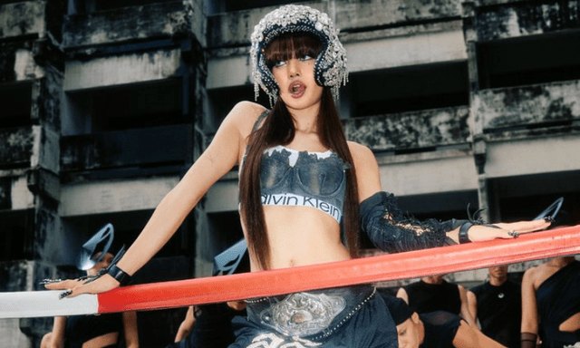 Lisa (BLACKPINK) bị nghi ngờ 