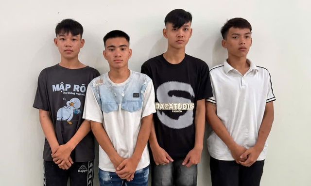 Khởi tố 6 thanh niên đánh người bằng hung khí trên vỉa hè gần bờ hồ ở TP.HCM