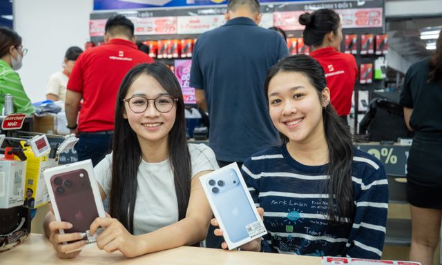 Người dùng Việt háo hức nhận iPhone 18 Pro, Pro Max ngay ngày đầu mở bán