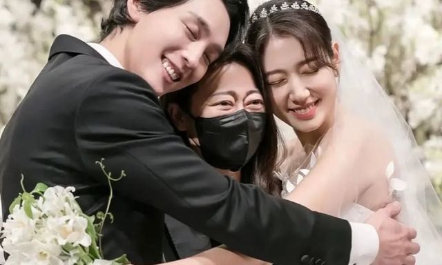 Park Shin Hye hạ sinh con thứ 2 