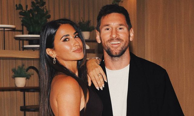 Vợ Messi gây sốt với khả năng nói tiếng Anh 