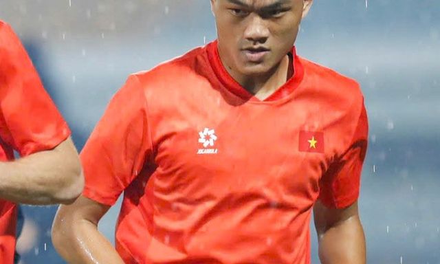 Tiền đạo ĐT Việt Nam chia tay FIFA ASEAN Cup về nước gấp do mẹ lâm trọng bệnh 