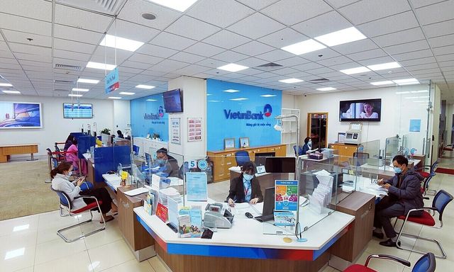 Từ 5/10, một ngân hàng có thể phong toả một phần tiền trong tài khoản trong trường hợp sau