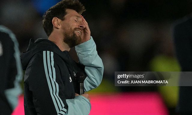 Messi bật khóc nói lời tạm biệt ĐT Argentina: 