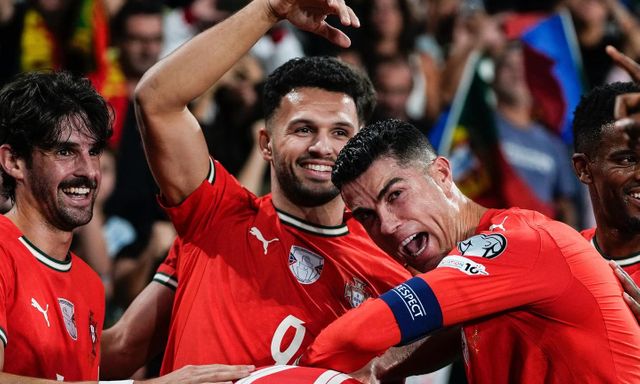 Lạ lùng không một cầu thủ Bồ Đào Nha nào yêu thích bài viết của Ronaldo