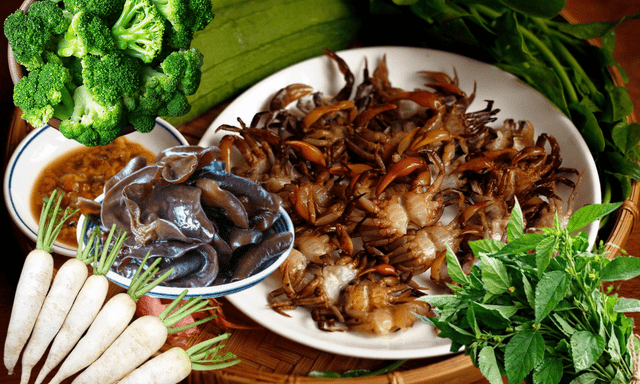 “Củ cải, rau đay, mộc nhĩ, súp lơ xanh: Người ta thường nấu canh cua với thứ gì?” - Câu hỏi dễ mà cãi mãi chưa xong tại Ai Là Triệu Phú