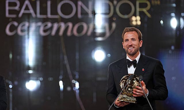 Harry Kane lần đầu tiên giành Quả Bóng Vàng 2026, giải 'cơn khát' 25 năm cho bóng đá Anh