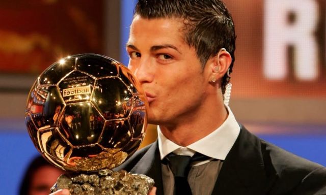 Ronaldo lên tiếng sau khi thắng Messi giành Quả bóng Vàng vĩ đại nhất lịch sử