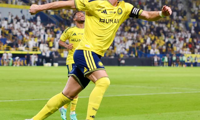 Ronaldo lập hat-trick, chạm mốc 985 bàn thắng sự nghiệp