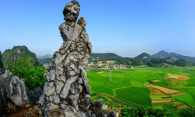 Một biểu tượng trong truyền thuyết xuất hiện ở 7 tỉnh thành: Cảnh quan hùng vĩ, được xếp hạng di tích cấp quốc gia và câu chuyện cảm động phía sau