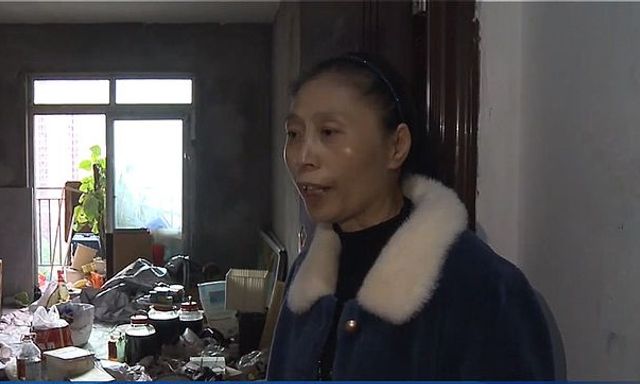 Người phụ nữ mua nhà 10 năm không ở, vừa chuyển đến phát hiện hàng xóm nuôi chó bên trong, ban quản lý khẳng định: “Chúng tôi cho phép”