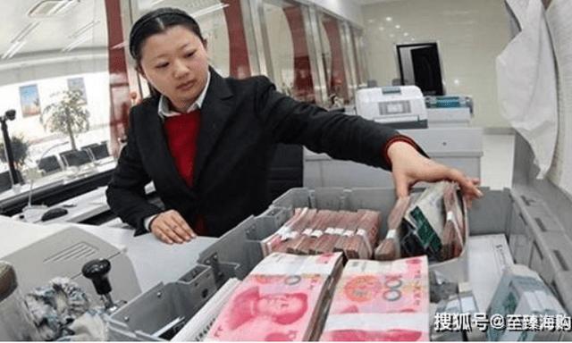 Người phụ nữ yêu cầu chuyển khoản 1,56 tỷ đồng nhưng nhân viên thông báo chỉ nhận được 1,55 tỷ tiền mặt, chủ tịch ngân hàng tuyên bố: “Chưa xác định nguyên do nhưng vẫn bồi thường”