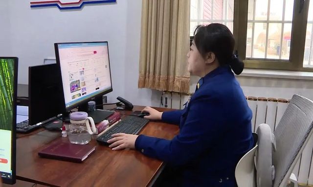 Nữ kế toán từ chối chuyển khoản 7,3 tỷ đồng theo lệnh của “vợ sếp”, còn âm thầm báo cảnh sát: Vài ngày sau bất ngờ được công ty khen thưởng