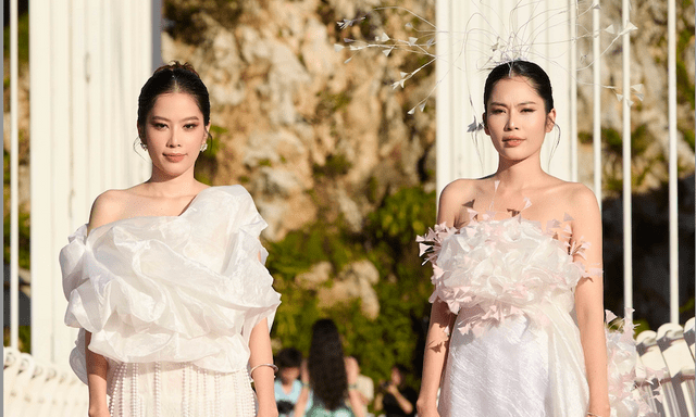 “Thót tim” chiêm ngưỡng 30 cô gái làm điều này trên cây cầu kính dài nhất thế giới tại Mộc Châu