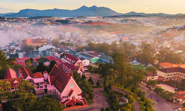 1 điểm du lịch lọt được tìm kiếm nhiều nhất trên Google 2025: Tiểu Paris ở nơi lưng chừng núi, khách Việt, khách Tây đều mê tít