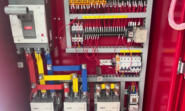 Người đàn ông nhận được hóa đơn 74 triệu đồng tiền điện chỉ trong 1 tháng: Thợ điện cắt thử 3 sợi dây, phát hiện điều không ngờ suốt 6 năm qua