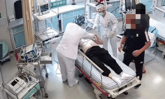 Người phụ nữ 65 tuổi đột tử lúc rạng sáng, bác sĩ tức giận nói: “Tuổi cao đừng làm 4 việc này trước khi ngủ!”