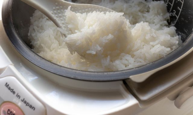 Nấu cơm đừng chỉ cho nước: Thêm 2 thứ này, cơm vừa dẻo ngon vừa bổ dưỡng, ổn định đường huyết hiệu quả