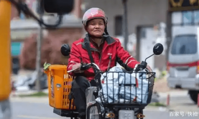 Phát hiện người đàn ông 45 tuổi làm shipper nhưng sở hữu hơn 10 căn nhà, 4 xe ô tô: “Dù lương thấp và vất vả, tôi chưa từng thấy chán nghề”