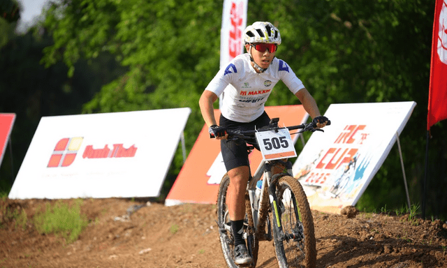 Cảnh tượng hàng trăm tay đua 