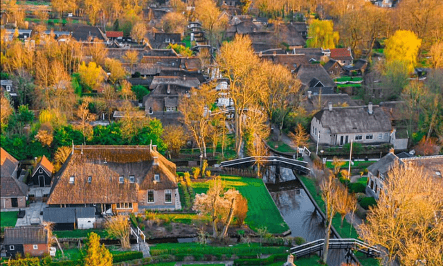 Ngôi làng cổ tích được mệnh danh là “Vience của phương Bắc”, gần 800 năm chưa từng có ô tô xuất hiện