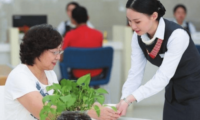 Tin bạn thân là PGĐ Ngân hàng, người phụ nữ gửi tiết kiệm 60 tỷ đồng, 3 năm sau thì mất trắng: 