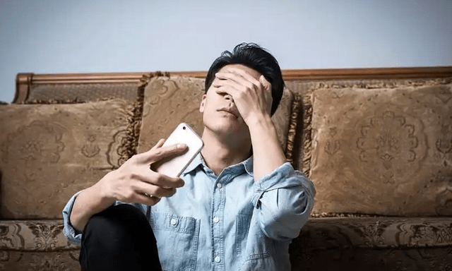 Xin nghỉ ốm vì đau chân, nhân viên bị vẫn sa thải vì đi bộ gần 17.000 bước/ngày, tòa tuyên bố: “Công ty phải bồi thường 440 triệu đồng”