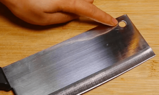 Hơn 90% người dùng không biết công dụng của chiếc lỗ nhỏ trên dao nhà bếp 