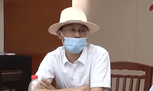 Khách mang 14,7 tỷ đồng tiền đền bù đất đi gửi tiết kiệm, 1 năm phát hiện đã mua bảo hiểm nhân thọ, ngân hàng khẳng định: “Là do anh tự nguyện ”