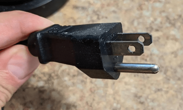 Hơn 90% người dùng không biết công dụng của chiếc chân thứ 3 trên phích cắm điện