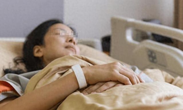 Cô gái 26 tuổi qua đời vì đau bụng dữ dội sau bữa lẩu, thủ phạm là thói quen 