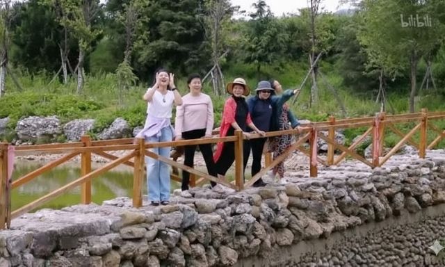 5 cô gái độc thân góp 21 tỷ đồng mua biệt thự 500m2 dưỡng già: Cuộc sống như tiên!