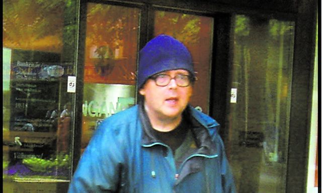 Phát hiện người đàn ông SN 1948 thu gom phế liệu nhưng sở hữu két sắt chứa 124 kg vàng, danh mục cổ phiếu hơn 25 tỷ đồng và 143 triệu đồng trong tài khoản ngân hàng