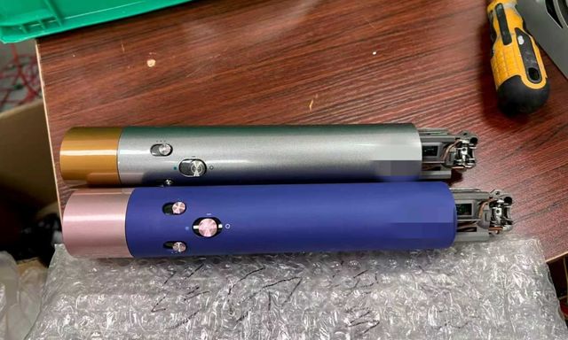 Triệt phá đường dây sản xuất máy sấy tóc thương hiệu nổi tiếng, nhiều người Việt ưa chuộng: sản xuất chỉ 500k nhưng bán ra giá 9 triệu đồng