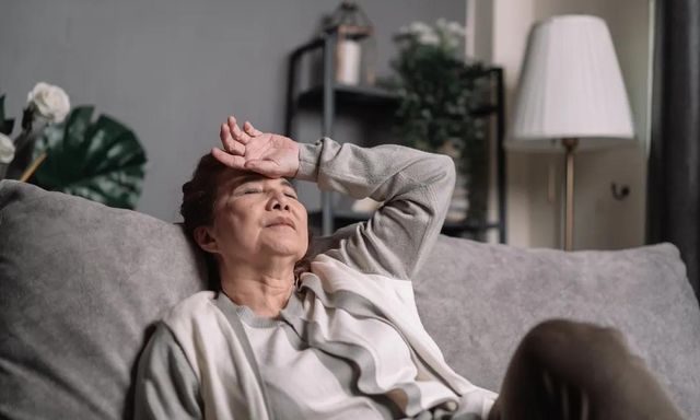 Họp gia đình khoe vòng vàng 80 triệu đồng được con trai tặng, tôi “điếng người” vội cất vòng đi vì 1 câu nói, thề cả đời không thể quên