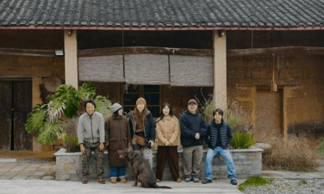  Rời đô thị, 7 thanh niên lên núi sống tự cung tự cấp: mỗi tháng chỉ tiêu 2 triệu đồng, 4 năm không mua quần áo vẫn đầy hạnh phúc