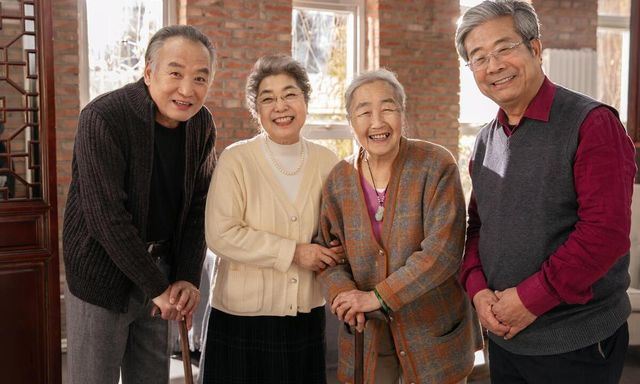 4 cặp vợ chồng rủ nhau sống chung biệt thự để dưỡng già, 3 năm sau đường ai nấy đi: “Nếu ở tiếp gia đình tôi sẽ tan vỡ”