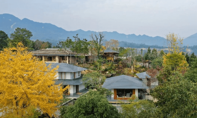 Người đàn ông 42 tuổi về quê xây nhà vườn 1.700m2 cho bố mẹ dưỡng già: “Tôi từng ngủ gầm cầu, nhặt rác mưu sinh”