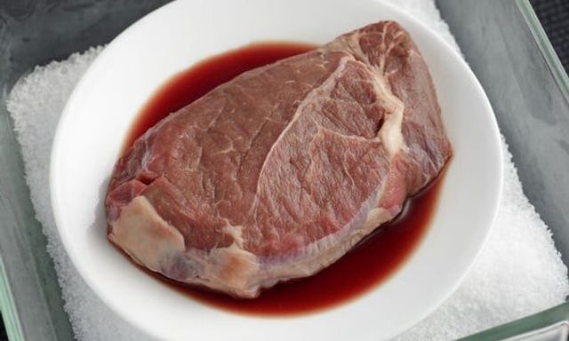 Đừng ngâm thịt vào nước để “loại bỏ máu”: đây mới là cách làm đúng để giữ được chất dinh dưỡng tối đa