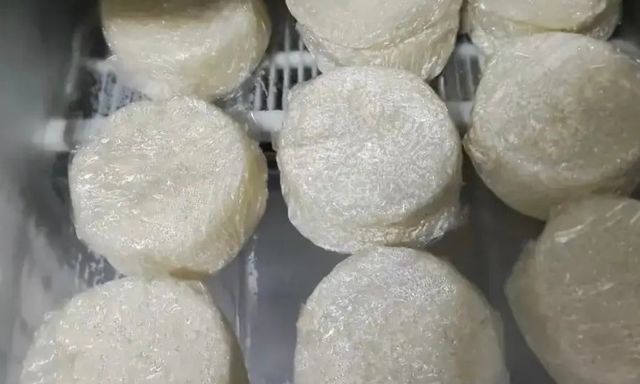 Cơm nguội để tủ lạnh: “Bí kíp giữ dáng” hay “độc dược” khó lường?