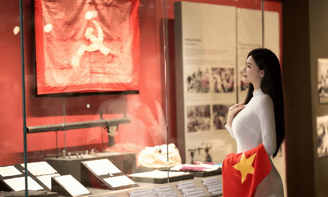 Mỹ nhân Việt SN 2005 gây ấn tượng với bộ ảnh tại Bảo tàng Lịch sử Quân sự Việt Nam, thông điệp phía sau càng đặc biệt hơn