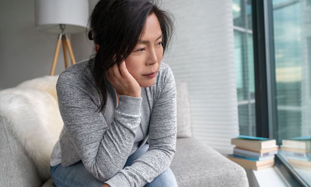 3 bài học đắt giá sau tuổi 40: Những thứ từng cố giữ, hóa ra lại làm mình kiệt quệ