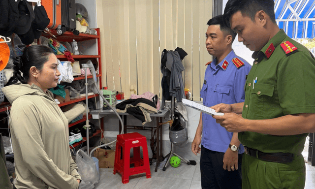 Ra quyết định khởi tố chủ hộ kinh doanh Huỳnh Hạ Thi SN 1995