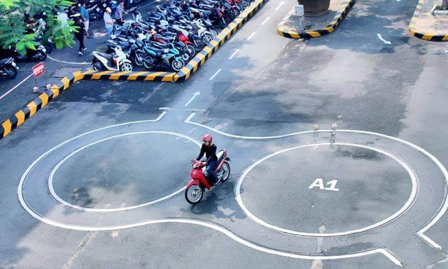 Không biết đọc, viết tiếng Việt có được thi giấy phép lái xe A1? Cơ quan chức năng trả lời